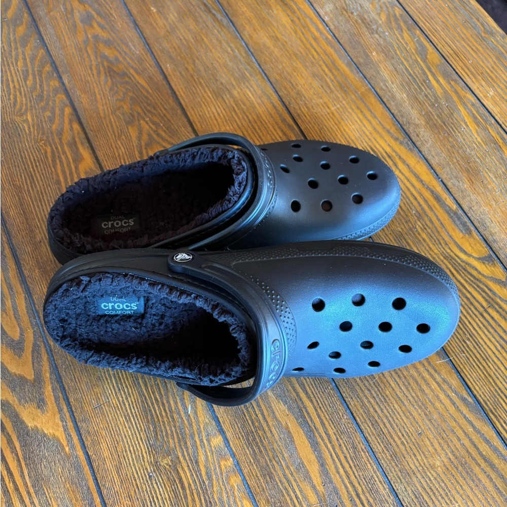 Crocs faux-fur lined mens size 14 M. EUC no signs of wear or tear. BLACK